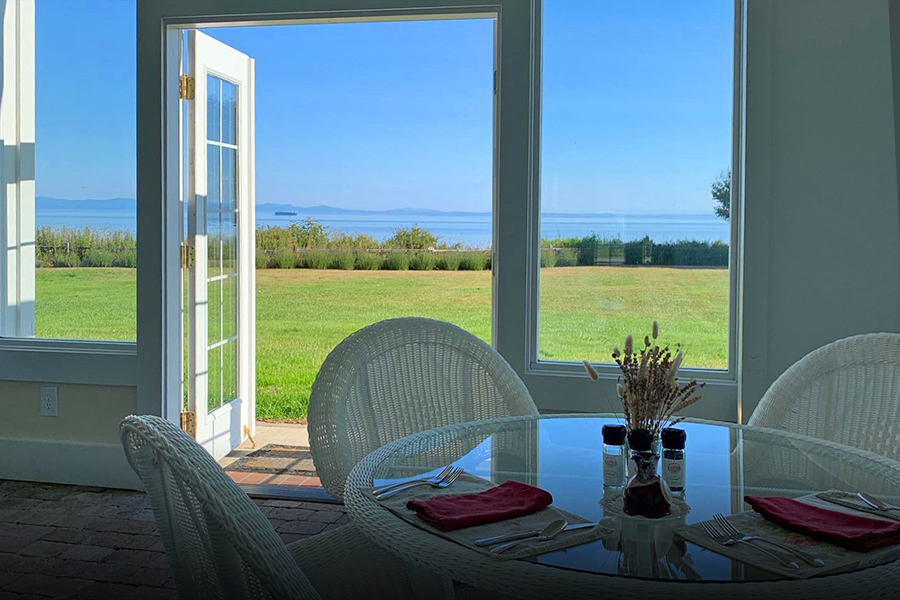 Piazza breakfast sunroom