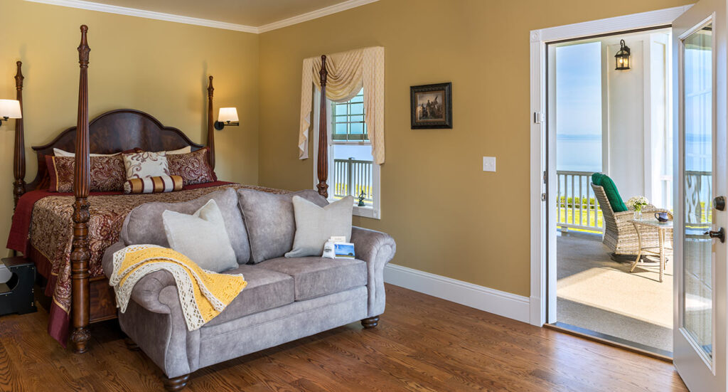General Washington Suite Bed and Porch